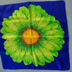 Small Vintage Newsboy Scarf Green Daisy Flower
